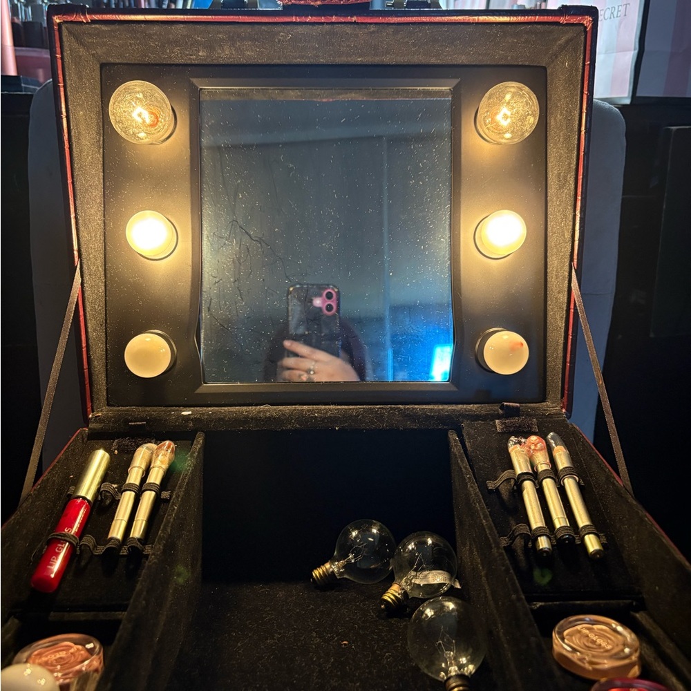 Illuminated Black Makeup Vanity Case